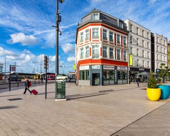 B&B HOTEL Dunkerque Centre Gare - Dünkirchen - Gebäude