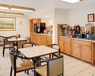 Super 8 by Wyndham Omaha Eppley Airport/Carter Lake - Carter Lake - Restaurant