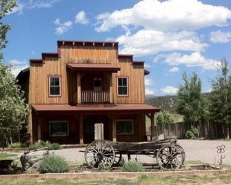Cow Creek Suite for Two 9 Highway Miles North of Ouray in Sunny Ridgway - Ridgway - Edificio