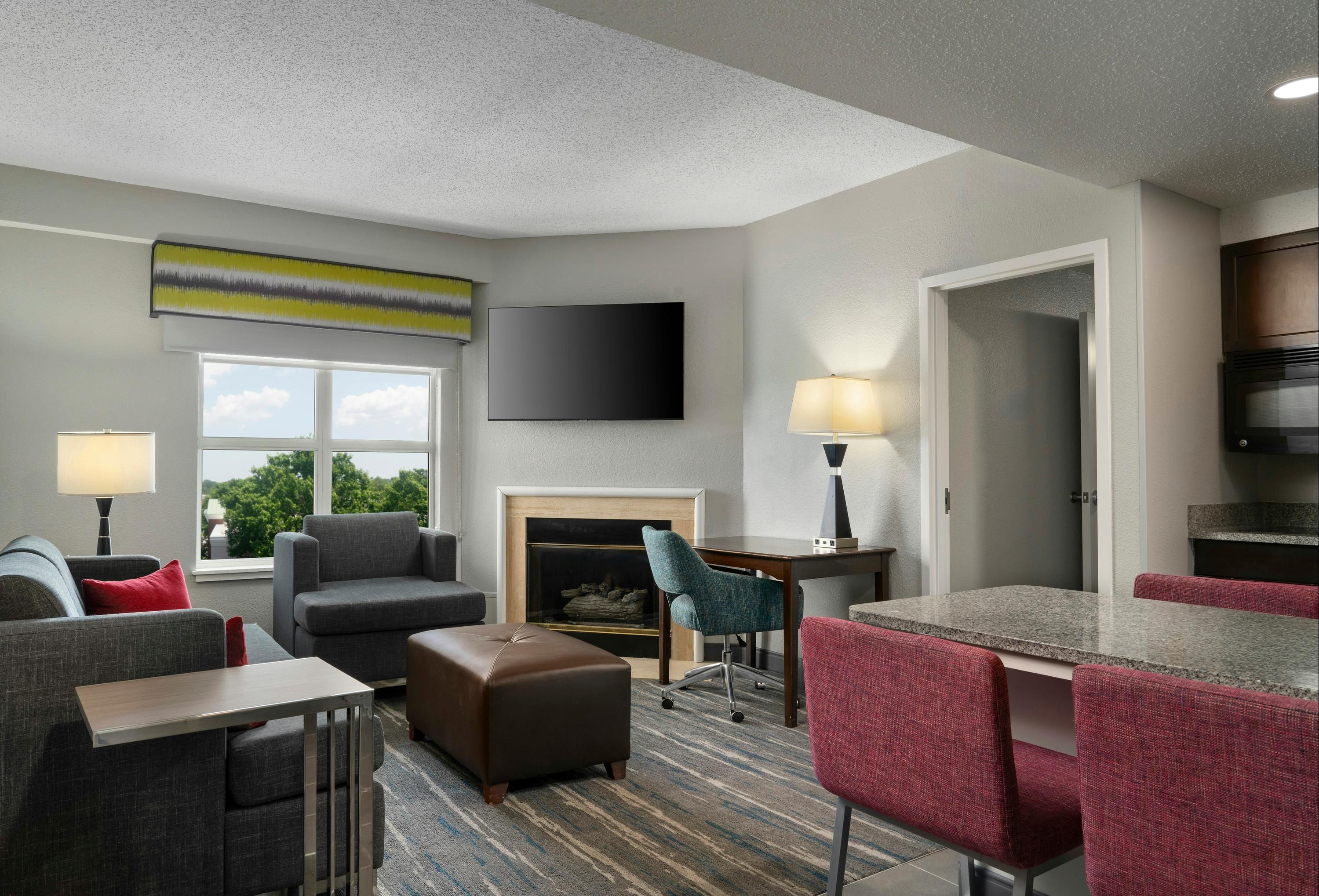Hampton Inn & Suites Newport News-Airport (Oyster Point Area) - Newport News - Vardagsrum