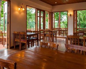 Riverhouse Resort - Mae Sariang - Restaurante