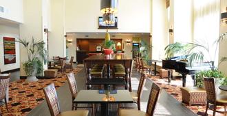 Hampton Inn & Suites Redding - Redding - Restaurante
