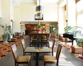 Hampton Inn & Suites Redding - רדינג - מסעדה