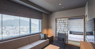 Century Plaza Hotel - Tokushima - Oturma odası