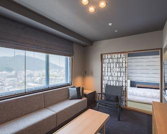 Century Plaza Hotel - Tokushima - Olohuone