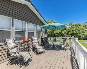 Comfy Country home. Pet friendly, 5 bedrooms, AC, WIFI, just outside Farmington - Farmington - Balkon