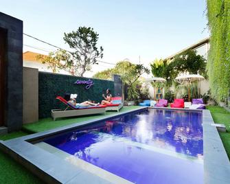 Vansari Hotel - Kuta - Pool