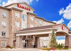 Ramada by Wyndham Stettler - Stettler - Gebouw