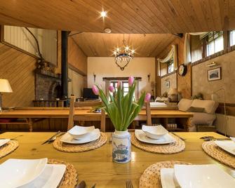 Forest Of Dean Romantic & Rustic Holiday Cottage - Lydney - Dining room