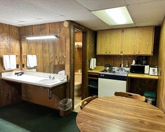 Maple Leaf Inn Lake Placid - Lake Placid - Kitchen