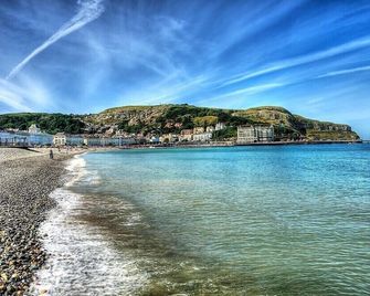 Llandudno Bay Hotel - Llandudno - Beach