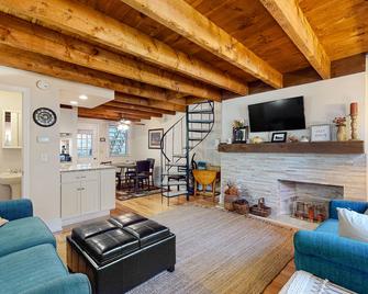 Quechee Hollow Comfort - White River Junction - Living room