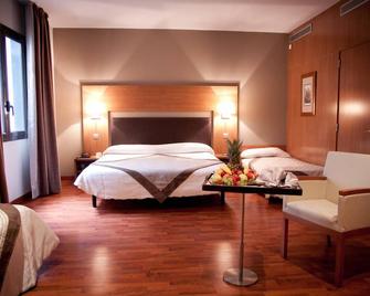 Alti Hotel - Luchon - Schlafzimmer