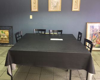 Budget Inn - Austin - Comedor