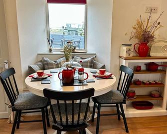 Orkney Retreats 1 2 and 3 bedroom Island Farmhouses & Cottages - Kirkwall - Dining room