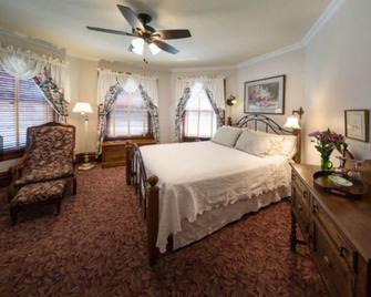 Mcconnell Inn - Green Lake - Bedroom