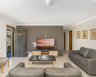 Sandals at the Bay Downstairs Hyams Beach - Hyams Beach - Salon