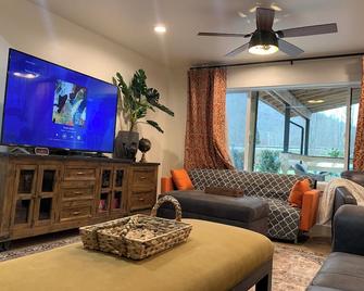 Starlite Motel & Suites - Big Indian - Sala de estar