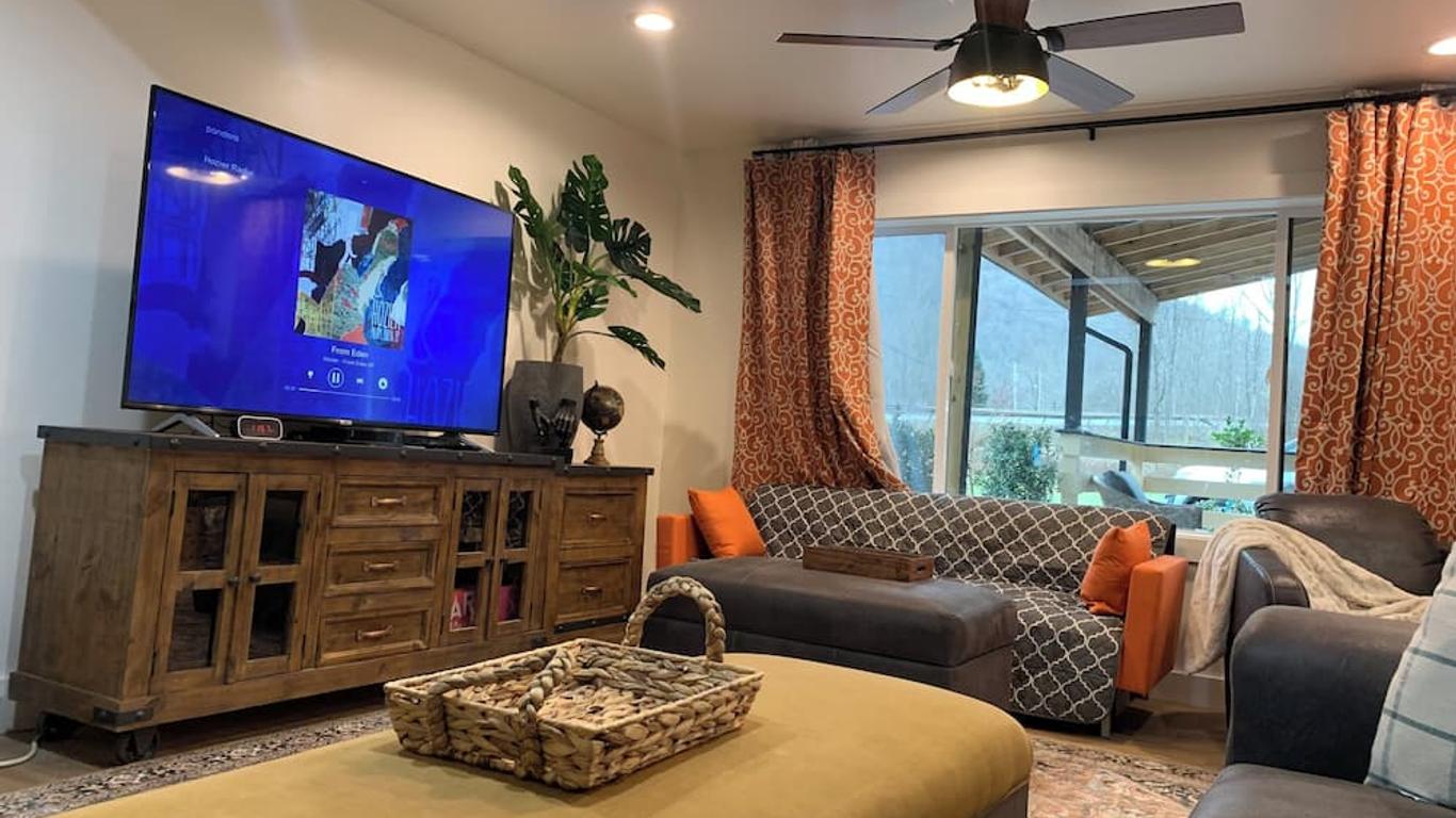 Starlite Motel & Suites