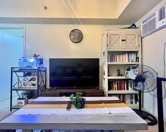 Manila Staycation for 4, near Taft, Skyway, Hospitals w/ pool & WiFi - مانيلا