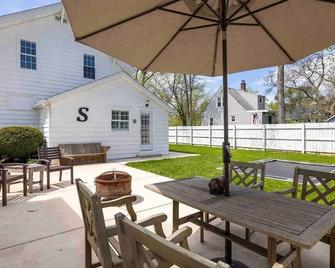 Lvr - Orange Door Oasis-Village Of Lewiston Home - Lewiston - Patio