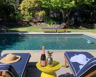 Sun Fun San Anselmo Pool Bungalow 4br Sleeps 8 - San Anselmo - Pool