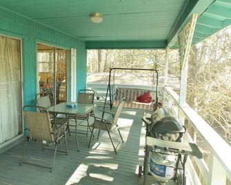 A short walk to the Dauphin beach, 20% Discount for a month stay ,pets welcome - Dauphin Island - Balcony