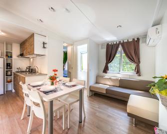 فابيولوس فيليدج - روما - غرفة طعام