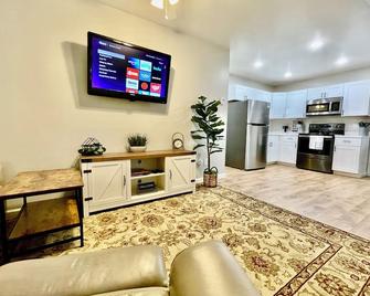 The Little Hayloft - Clean & Bright One Bedroom Loft in Honesdale, PA - Honesdale - Kitchen