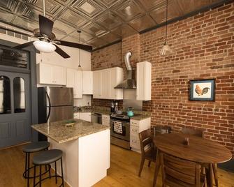 Sunny Downtown Condo Above The Coffee Shop - Salida - Kitchen