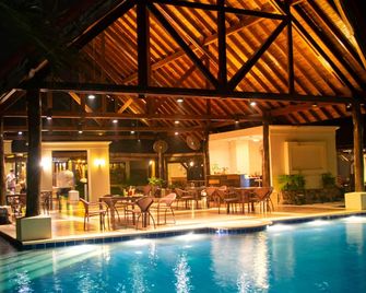 Alta Gracia Parque Hotel - Caacupé - Piscina