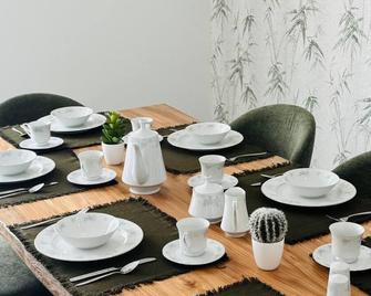 Bella Casa Bed and Breakfast - Ponta Delgada - Comedor