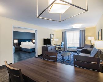 Holiday Inn & Suites Grande Prairie-Conference Ctr By IHG - Grande Prairie - Sala de estar