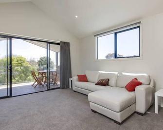 Dolphin Suite at Waters Edge - Mount Martha - Living room