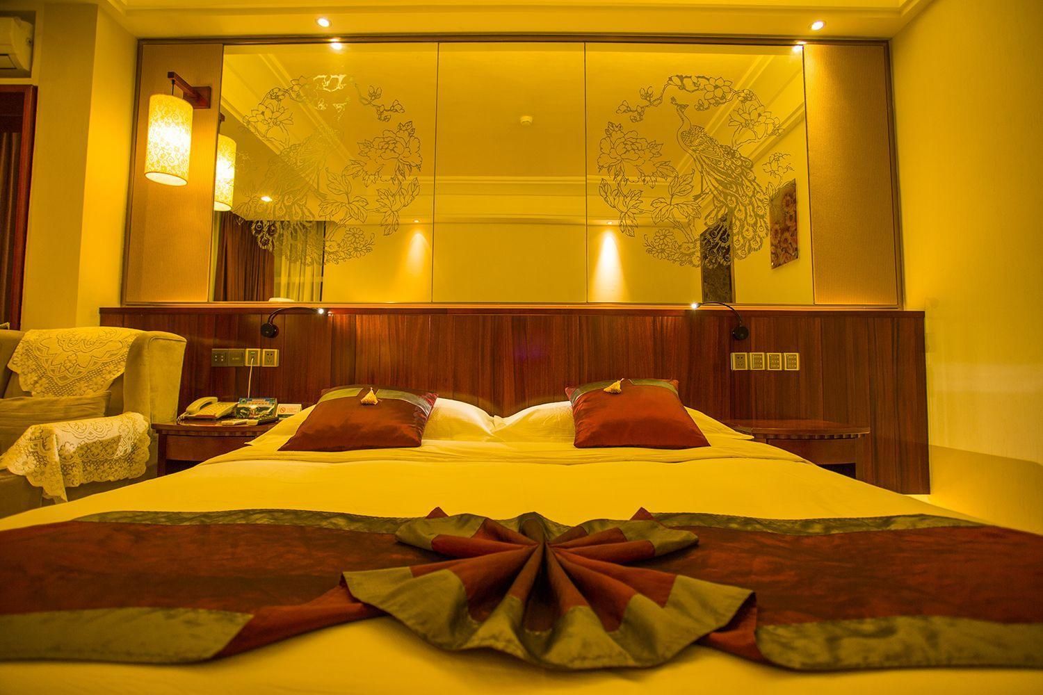 Crown Hotel Jinghong (Aegean Sea Shopping Mall & Water-Splashing Square Branch) - Xishuangbanna - Habitación