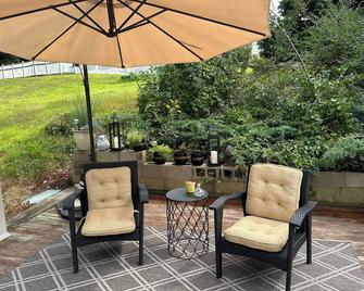 Newly renovated private loft! - Misquamicut