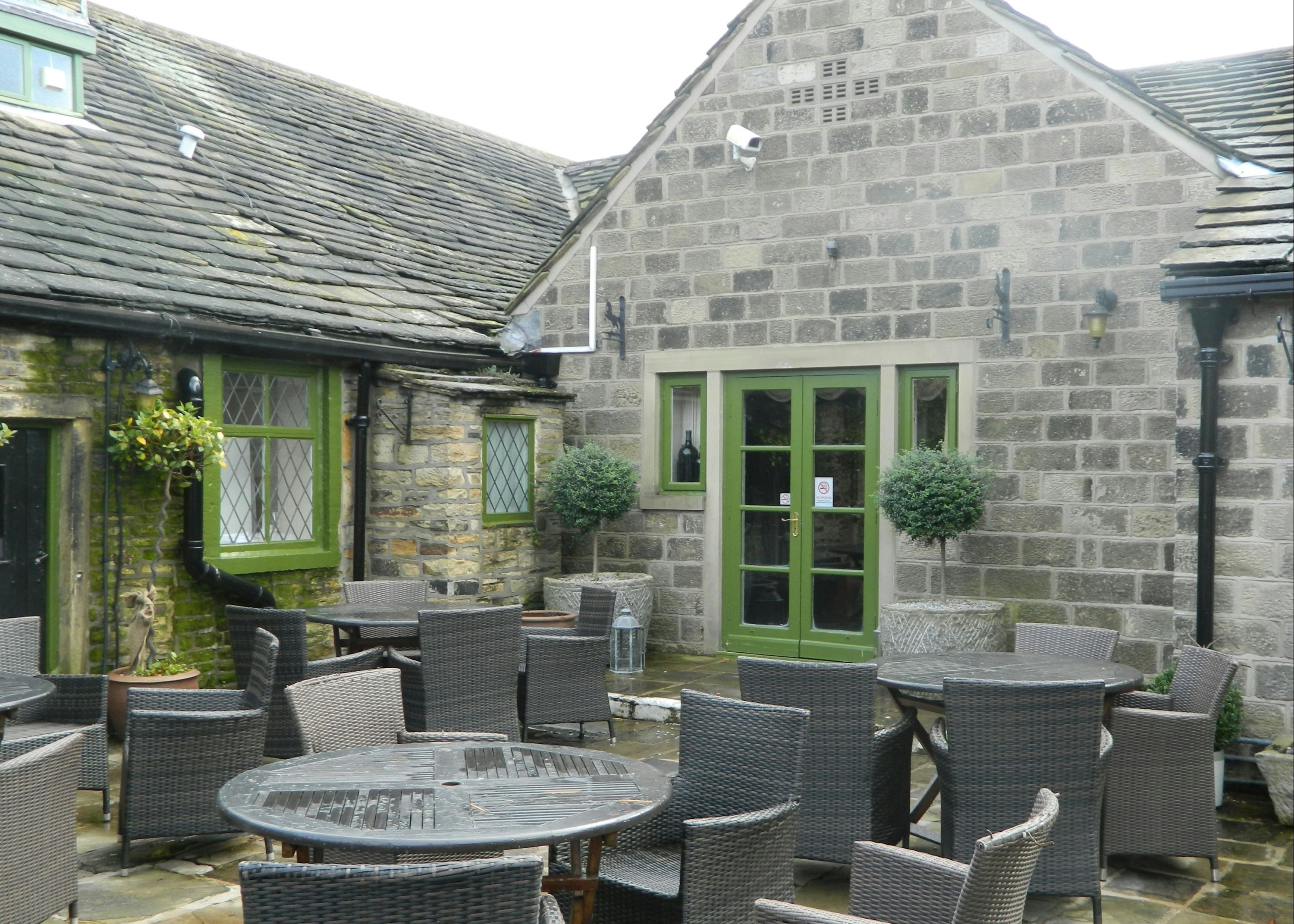 The Black Horse Inn - Brighouse - Innenhof