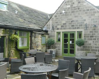 The Black Horse Inn - Brighouse - Innenhof