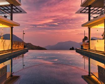 Chandys Drizzle Drops - Munnar Top Station - Munnar - Pool
