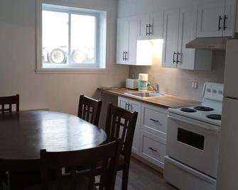 3,5 rénove avec cour anglaise - Québec City