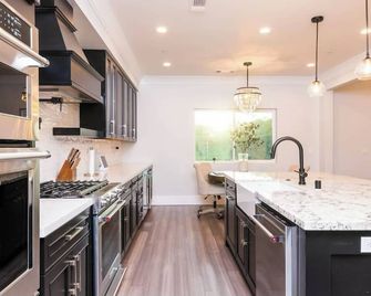 Country Living at it's Best. - Cottonwood - Kitchen