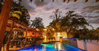 Hotel Maya Tulipanes Palenque - Ruinas de Palenque - Piscina