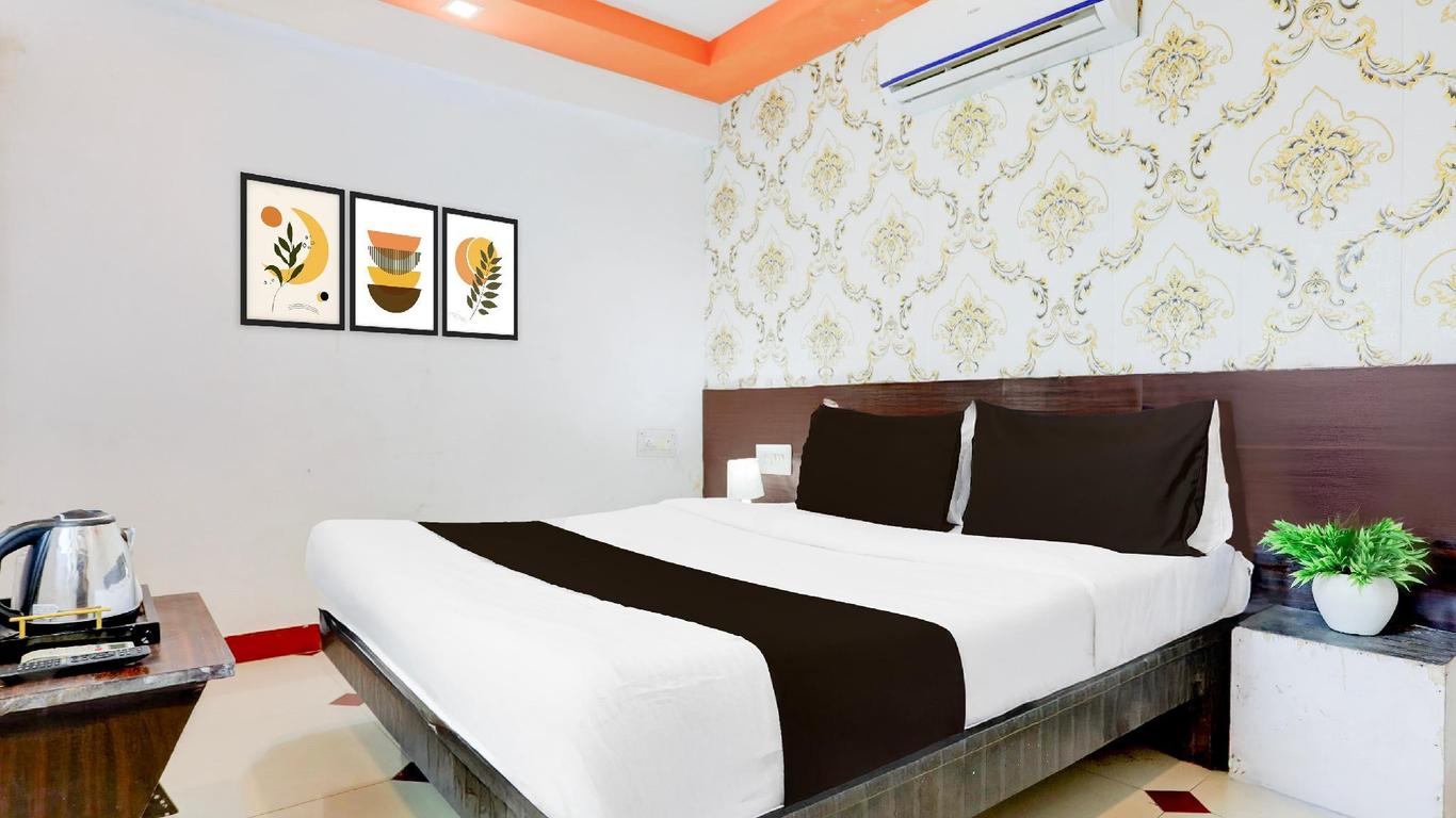 Oyo 24921 Hotel Shree