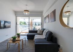 Despina’s 1-Bedroom Apartment in Oroklini - Oroklini - Living room