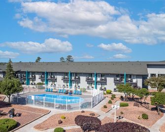 Hotel Elev8 Flagstaff, Trademark Collection by Wyndham - פלגסטאף - בריכה