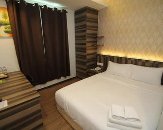 Century Inn Hotel - Chukai - Bedroom