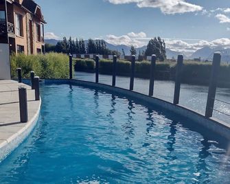 Blue Aparts Dina Huapi Bariloche - Dina Huapi - Piscina