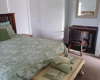 Cozy Room with Separate Entrance and Ensuit Bathroom - Atherton