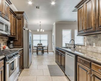 Unpack and Unwind - Yukon - Cocina