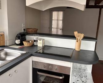 Appartement atypique à deux pas du Château de Versailles - Versailles - Kitchen